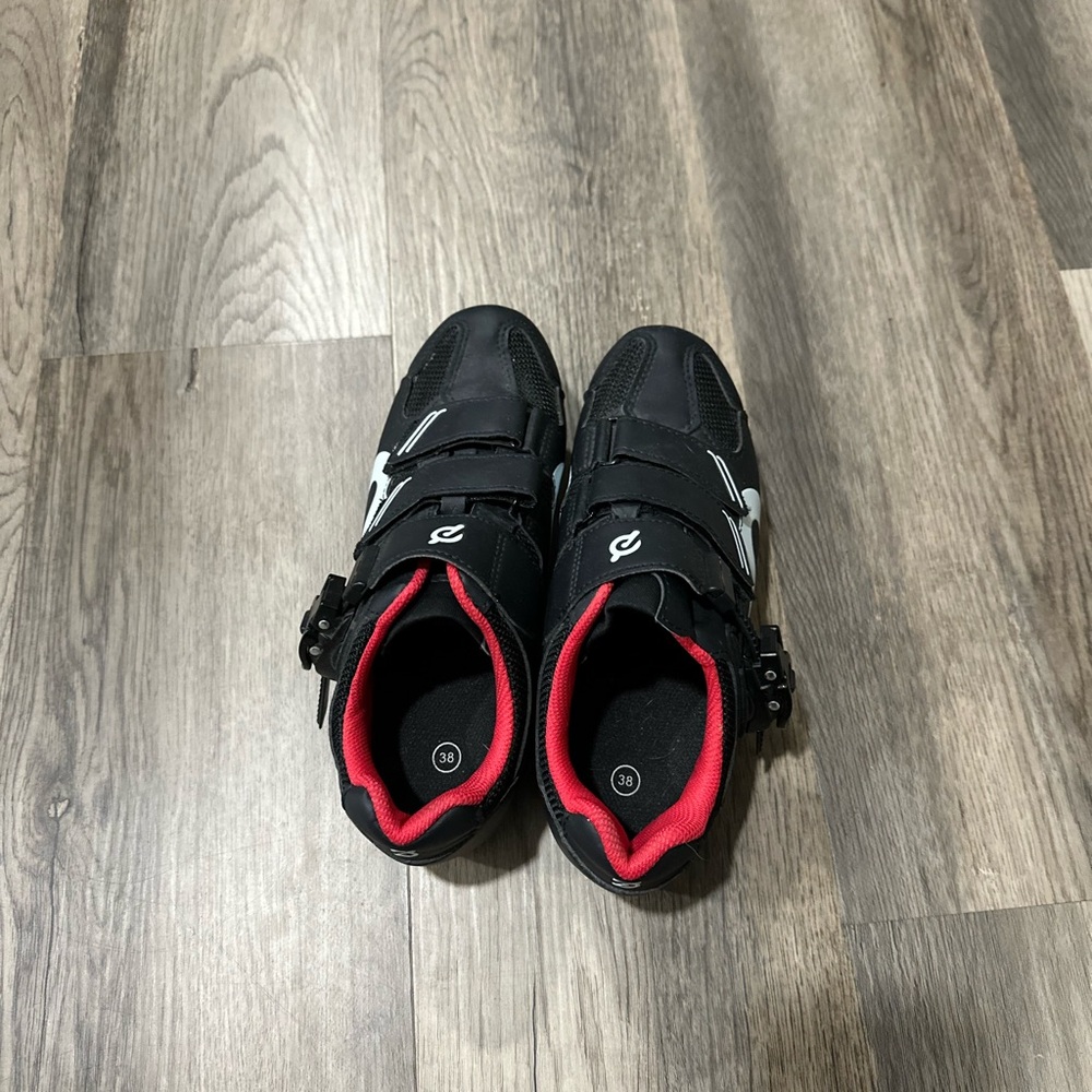 Peloton Black Cycling Shoes with Red Accents - Picture 4 of 4